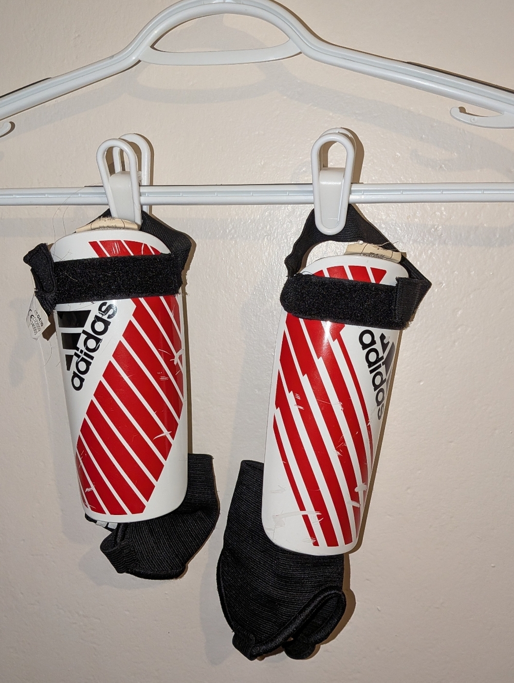 adidas White & Red Youth Soccer Shin Guards with Black Sleeves Size Large